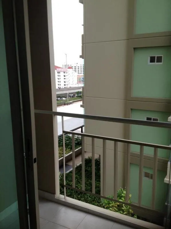 For Rent Lumpini Ville Chaengwatthana- Pakkret, corner room, pool view, best price, do not book and you will regret.