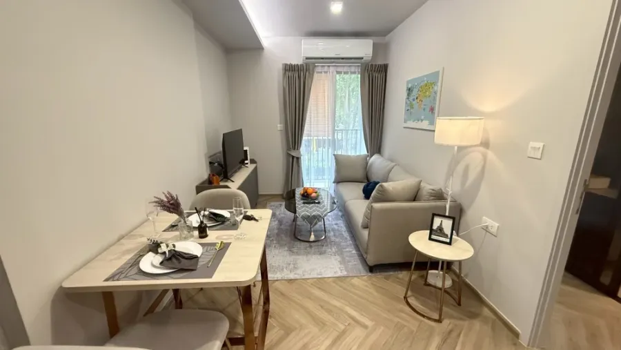 For rent Chapter Thonglor 25, a beautifully decorated room with complete amenities. Hurry and reserve now. Don't miss out!