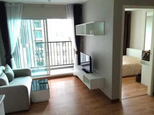 Don't miss out on this room, big room, lots of usable space. Complete electrical appliances, urgently at The Trust Ngamwongwan for rent.