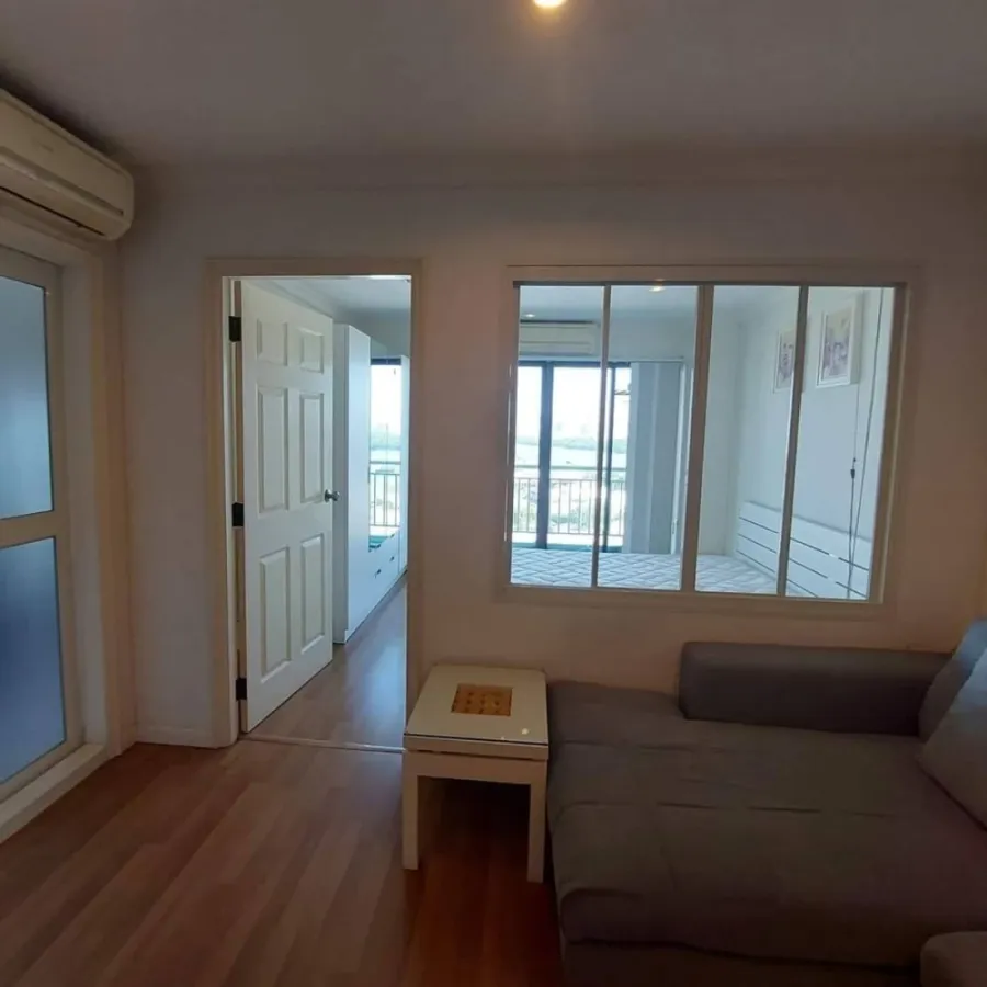 Selling a fully furnished, ready-to-move-in unit at Lumpini Place Narathiwat-Chaophraya, 15th floor. Book now! (Hurry!)