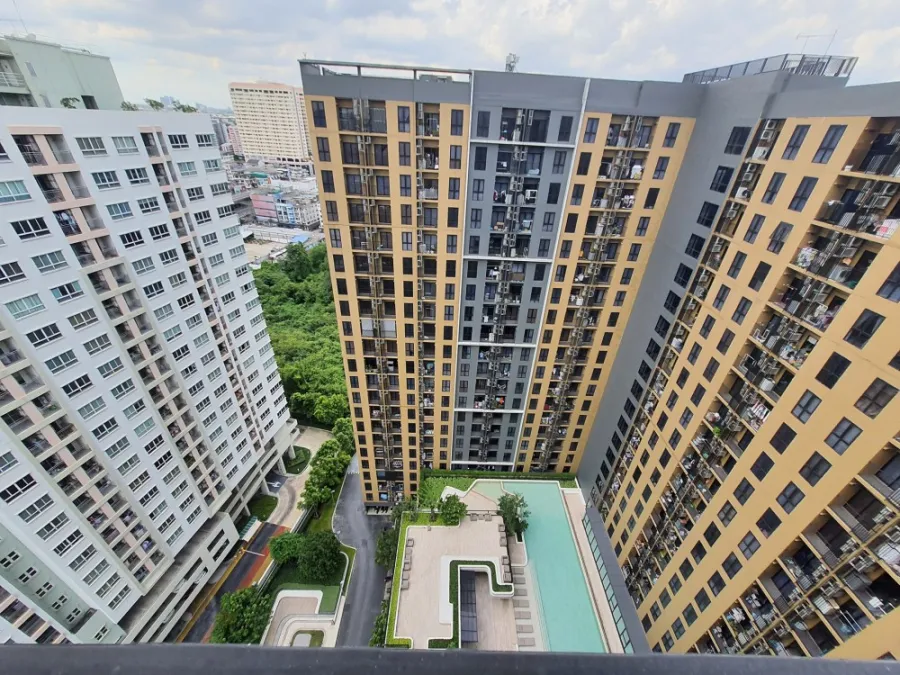 rent, Plum Condo, Pinklao Station, beautiful room, 22nd floor, pool view, good atmosphere, ready to move in, don't miss it!!