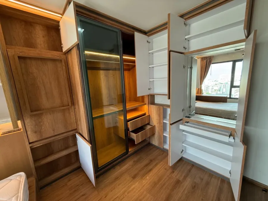 For sale or rent: Life Ladprao. Well decorated room, every unit is built-in, lots of storage space. Can you really not reserve it?