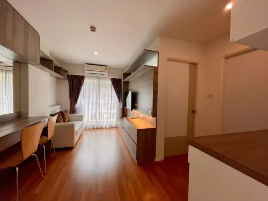 For rent, Lumpini Place Bangna KM.3, 4th floor, corner room, fully furnished, ready to move in. If interested, hurry and reserve now. Don't miss it.