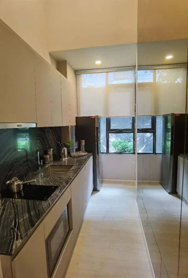 Urgent sale!! Landmark Condo @ MRTA Station, good location, convenient transportation, don't wait!!