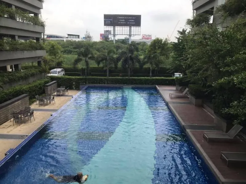 ให้เช่า Condo. ลุมพินี เมกะซิตี้ บางนา ระเบียง ทิศตะวันออก. หัวเตียงทิศเหนือ เฟอร์ครบ พร้อมเข้าอยู่