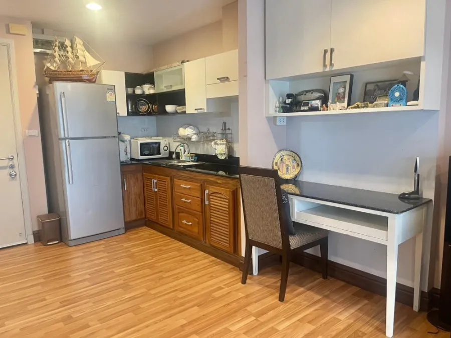 For sale, for rent, Centric Scene Phahonyothin 9, corner room, spacious, built-in furniture. Reserve first and stay first.