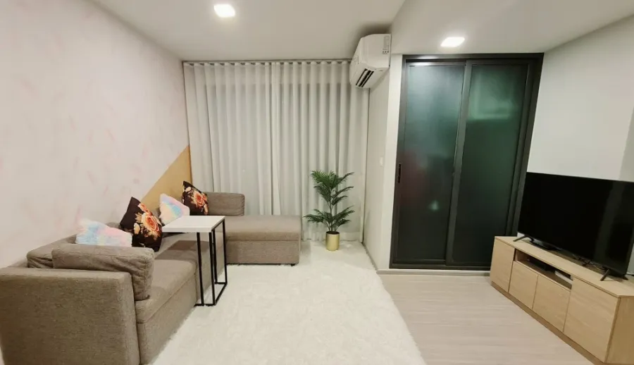 For rent, The Privacy S 101, 3 bedrooms, a lot of usable space. It's good to be with friends and have a full kitchen. Hurry up to reserve.