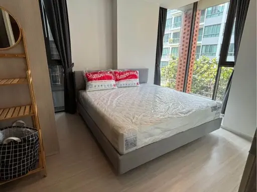 For sale: Quintara Treehouse Sukhumvit 42, corner room, quiet and private. Spacious space, not cramped. Don't miss it.