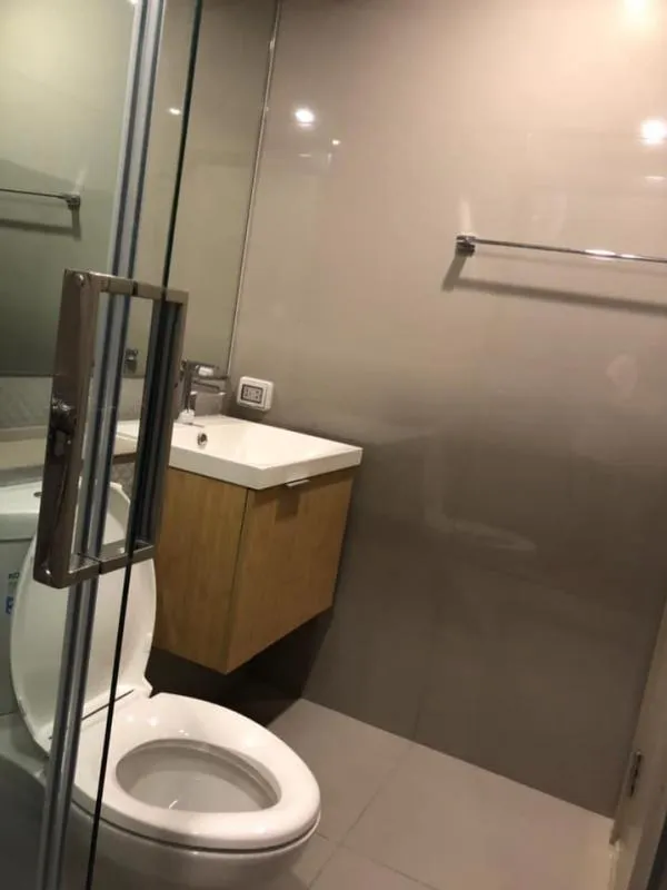For rent The Privacy Thapra Interchange Simple decorated room, 9th floor, south, good view, airy.