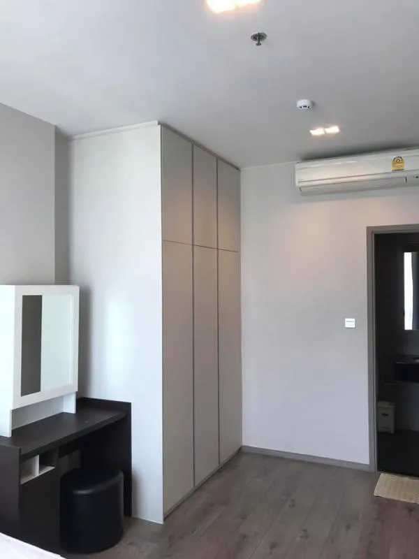 For rent or sale Whizdom Avenue Ratchada-Ladprao, fully furnished, put your clothes in your bag to book. Swimming pool, good view