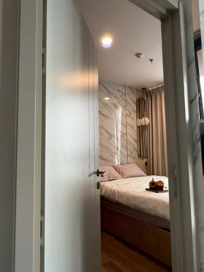 For rent OKA HAUS Sukhumvit 36, 47th floor, very high, with a beautiful city view and river view, beautifully decorated with excellent built-ins, don'