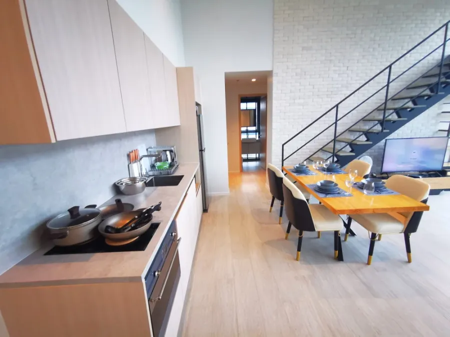 ให้เช่า The Lofts Silom ห้องชั้นสูง เฟอร์พร้อม รีบจองเลย