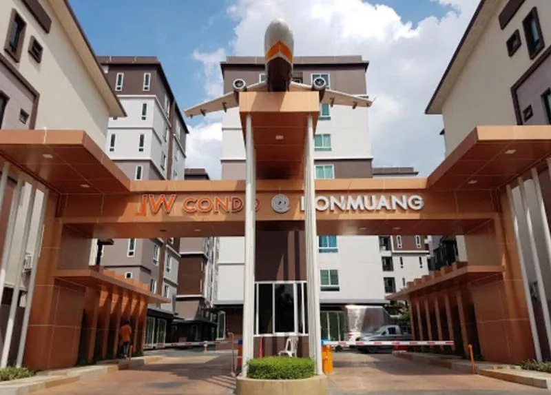 ขายด่วน JW Condo @ Donmuang ห้องมุม ตึก C ชั้น 2 บิวท์อินให้พร้อม ห้องนอน1 ห้องน้ำ1 สวยหรูหรา !