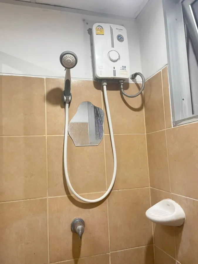Studio apartment for rent at Supalai Park Srinakarin. Fully furnished with appliances. Just bring your bags and move in!