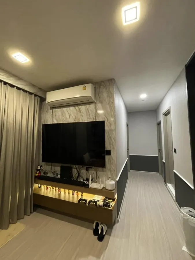 ขาย ให้เช่า life asoke hype ชั้นสูงมาก ตกแต่งบิวท์อินแบบเรียบหรูดูแพงมาก มีห้องแต่งตัวขนาดใหญ่ จองแล้วจะไม่ผิดหวัง