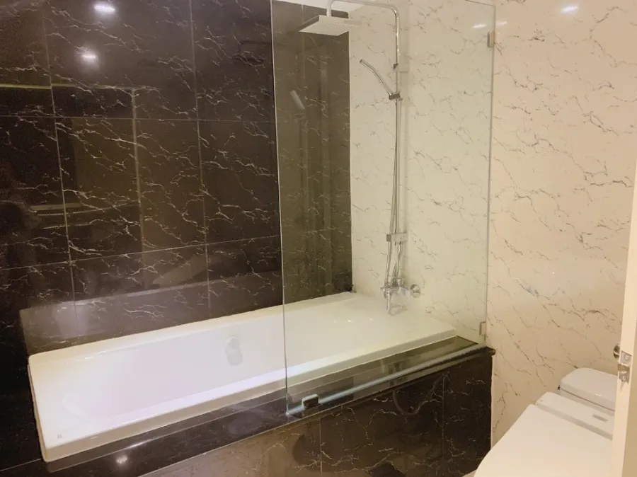 For rent!! State Tower Condominium, 44th floor, Silom Road view, fully furnished, ready to move in, don't miss it!!