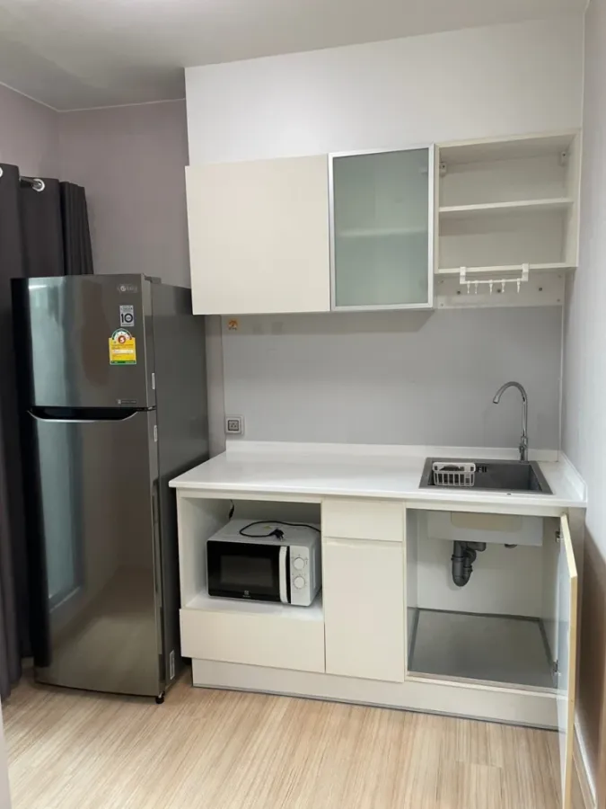 For rent: Fuse Sense Bangkae, 19th floor, fully furnished room, move in with your bags immediately. Book now, don't wait.
