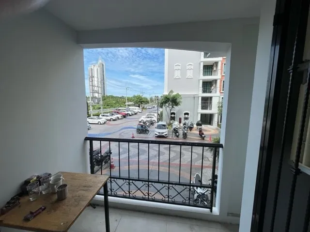 For rent: Espana Condo Resort Pattaya (Jomtien), spacious room, pool view, fully furnished, good like this, book now.