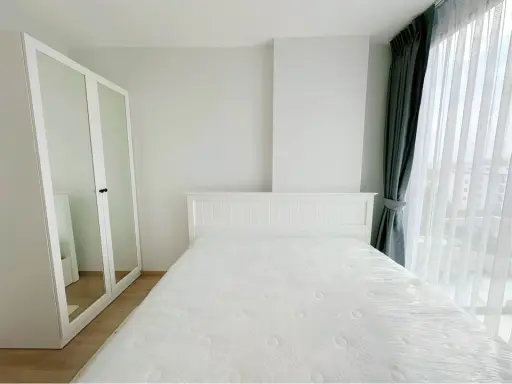 For rent Feel Condo Lat Phrao 122, corner room, private, with a large TV screen. Movie lovers, don't miss out. Hurry and book now!