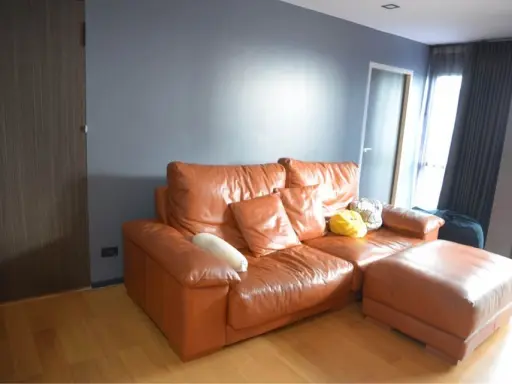 Sell Silom Suite, large room, 2 bedrooms, good view, no buildings, leather sofa, very nice to sit Book and you won't regret it.