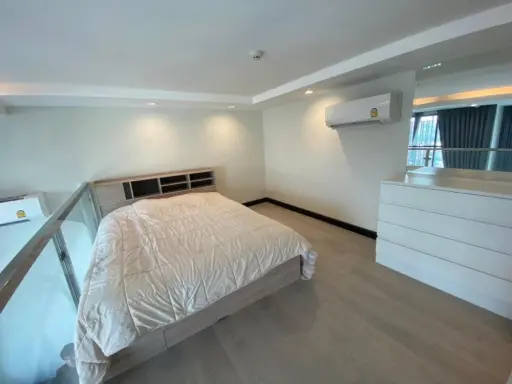 Condo for sale Thames Residence, duplex room Decorated in loft style, built-in, very livable. Don't miss it.
