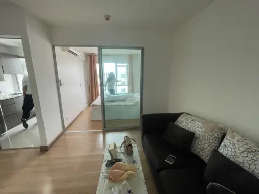 For rent DEN Vibhavadi, decorated room in white tone, clean, looks very minimal It's beautiful like this. Book now.