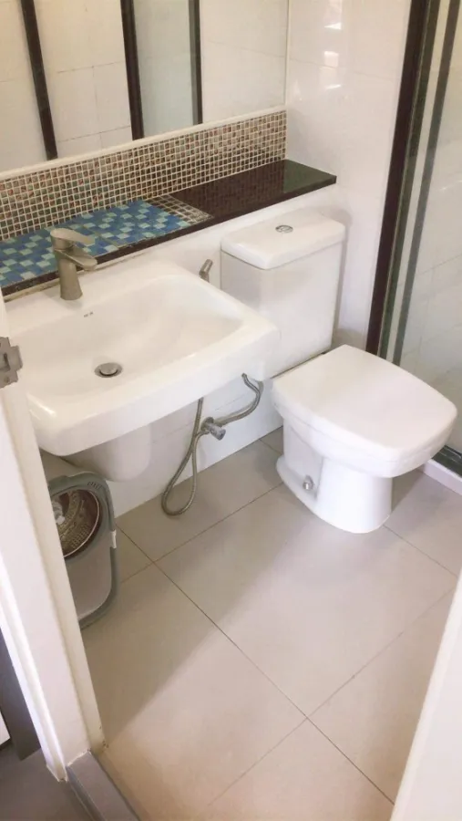 For sale: The One Plus Grand Ramkhamhaeng. The room is separated into sections. Complete set of furniture Don't just look, hurry and reserve now.