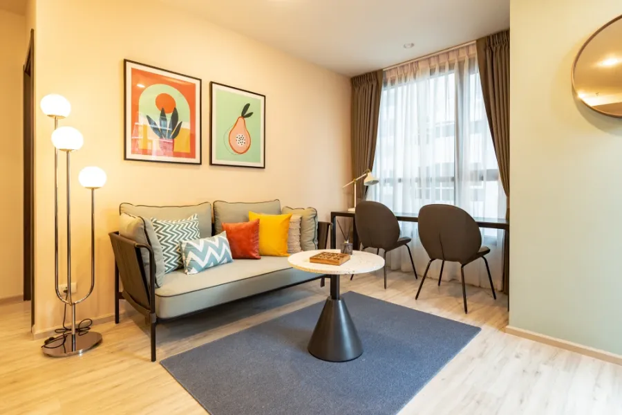 For sale or rent!! XT Huai Khwang Condo, a rare corner unit, fully furnished and inviting. Don't wait! Reserve now!!