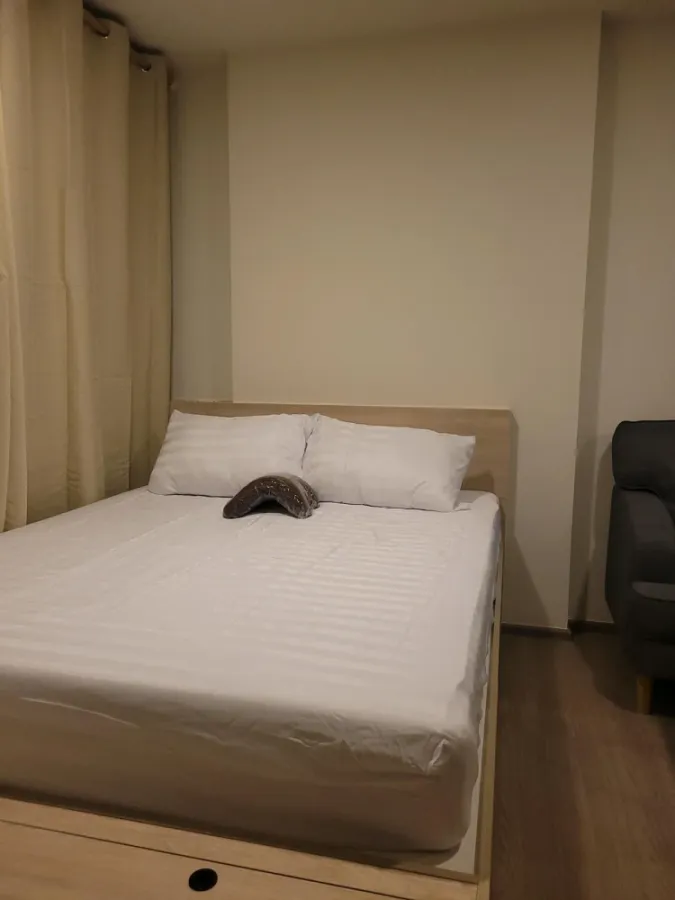 Selling a partitioned unit at The Muve Kaset, 4th floor, fully furnished. Book now!