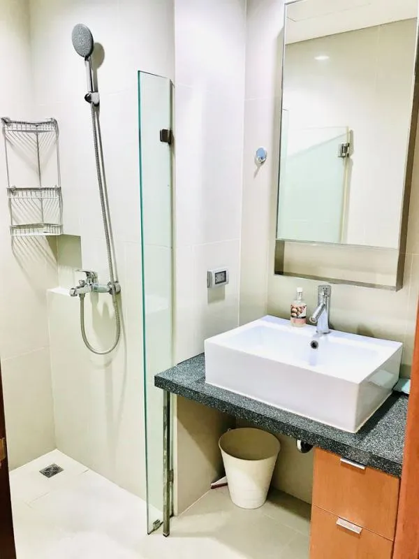 ให้เช่า Villa สาทร ห้องBuilt-inจัดเต็ม โทนสีขาวสบายตาสุดๆ ทิศเหนือเย็นสบายทั้งวัน รีบจองเลยก่อนหลุด
