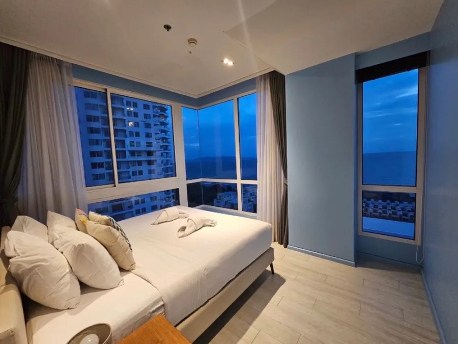 For rent: Veranda Residence Pattaya (Jomtien), 12th floor, corner room, very large, private, sea view, hurry and book now.