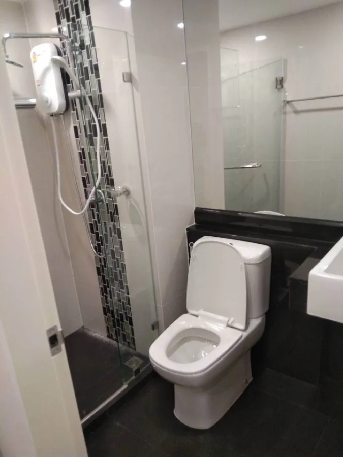 For rent, Bangkok Horizon lite @ Petchkasem 48 station, partitioned room. There is also a washing machine. Hurry up to reserve.