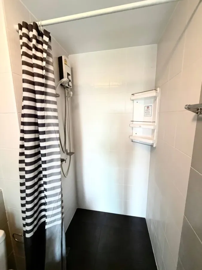 For sale or rent: D Condo On Nut - Rama 9. Excellent condition, fully furnished with appliances. Don't miss out!