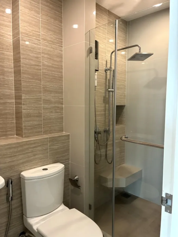 Selling Niche Mono Charoen Nakorn, high-floor unit. Comfortable living space and complete amenities. Book now before it's too late!!!