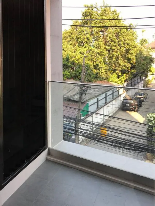 Condo for sale Liv @ 49 (Sukhumvit 49), size 49.29 sq.m., 3rd floor, near BTS Thonglor, fully furnished.