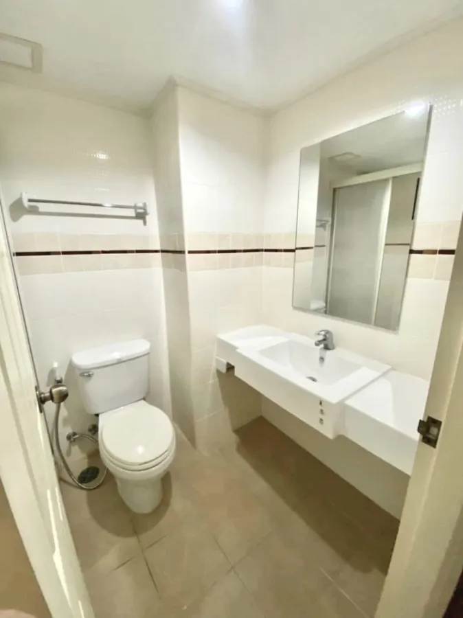 For sale Lumpini Place Phahon-Saphan Khwai. The room is fully furnished. Great price. Good like this. Reserve now.