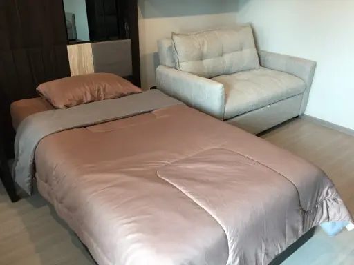 For rent: Life Ladprao, 17th floor, beautiful view, fully furnished, just carry your bags and move in immediately. Book now, don't wait.