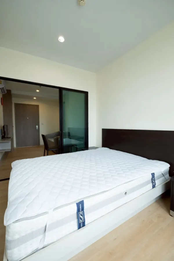 For sale, for rent, The Gallery Bearing, quiet corner room, very private, fully furnished, ready to move in.