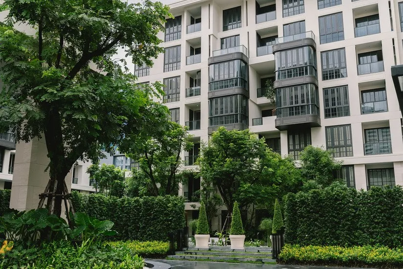 For rent: The Reserve Sukhumvit 61, corner room, modern style, fully furnished, just carry your bags and move in immediately. Book now.