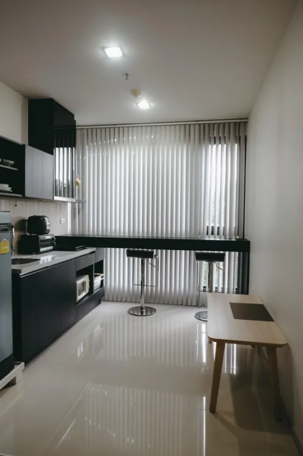 For rent: RHYTHM SUKHUMVIT 44/1, the room has a lot of usable space, fully furnished, you can't miss out on booking it.