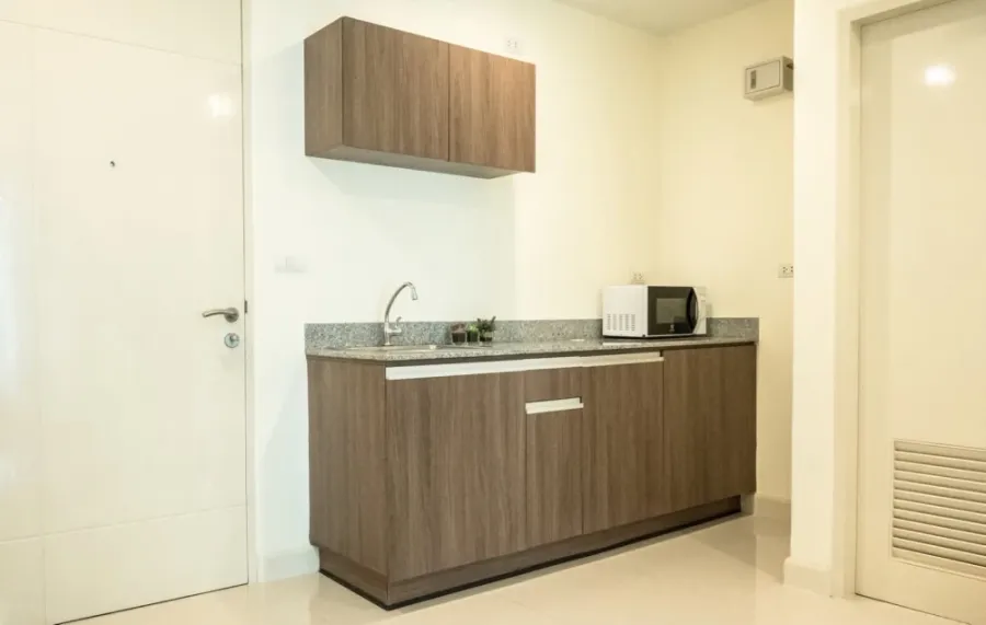 Selling WISH @ SAMYAN near Chulalongkorn University. Excellent location. Spacious and comfortable rooms. Fully furnished and ready to move in.