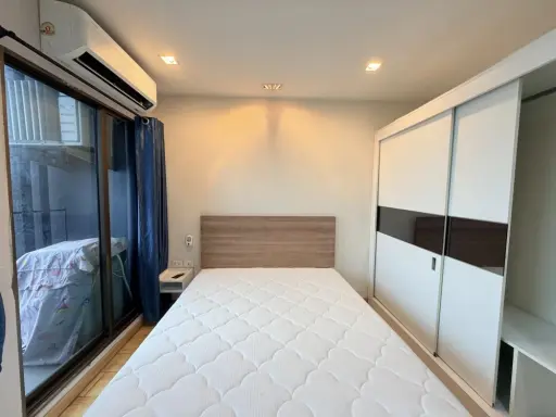 For rent: Casa Condo Asoke-Dindaeng, high floor unit, very livable, fully furnished. Just bring your belongings and move in! Book now before it's too images