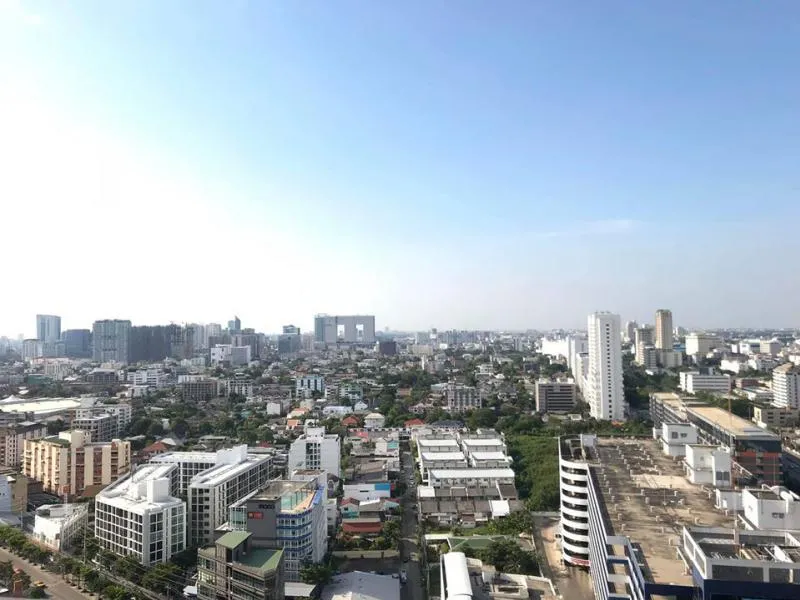 For rent or sale Whizdom Avenue Ratchada-Ladprao, fully furnished, put your clothes in your bag to book. Swimming pool, good view