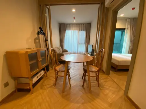 For rent Life Asoke Rama 9 beautiful new room Decorated in minimalist style, warm tones, all new furniture, ready to move in. images