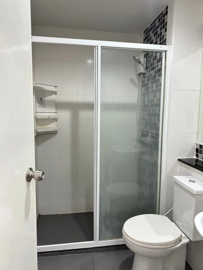 For sale, for rent, Regent Home 18 Chaengwattana-Lak Si, 7th floor, Building F, fully furnished, ready to move in, book now, don't miss it.