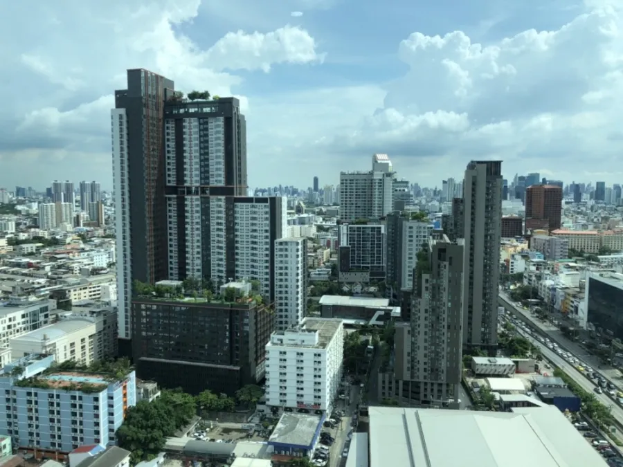 ขายด่วน คอนโด Life รัชดาภิเษก ชั้นสูง วิวสวย ห้องตกแต่งครบครัน หิ้วกระเป๋าใบเดียวเข้าอยู่ได้เลย