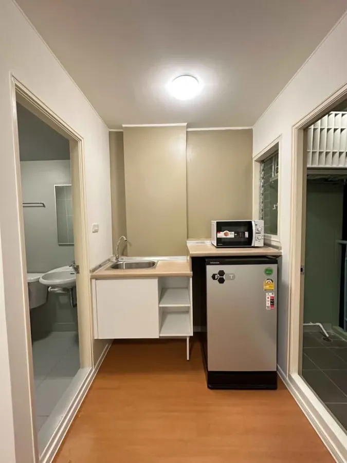For rent: Lumpini Township Rangsit Klong 1, 8th floor, a lovely unit with complete furnishings. Just bring your bags and move in!