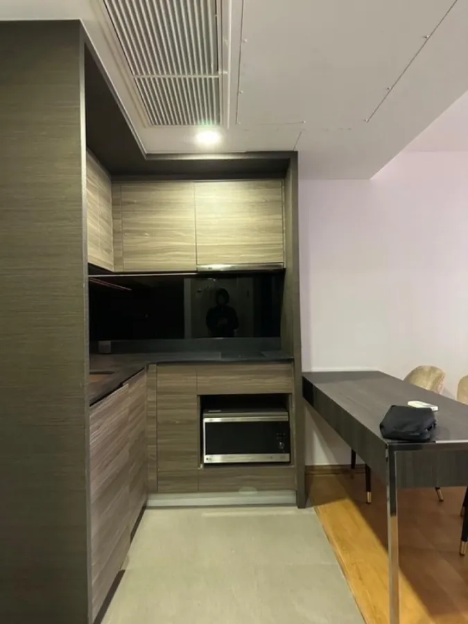 ขาย เช่า คลาส หลังสวน ห้อง Renovate ใหม่ เฟอร์นิเจอร์ครบครัน โซฟาหนานุ่ม อย่ามั่วแต่มองรีบจองเลยจ้า
