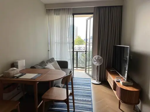For rent: The Reserve Sukhumvit 61, 4th floor, garden view, not hot, well decorated. Big screen TV, don't miss it.