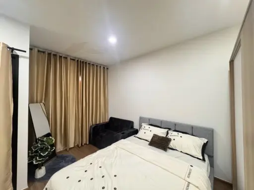 Studio room for rent at The LIVIN Phetkasem, 33rd floor, high floor with view. Fully furnished with appliances. Book now!